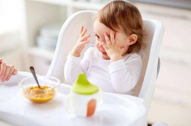 What kind of baby's bib is better？